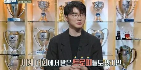 云开体育官网-Faker：家人们喜欢奖杯，但更喜欢家里的青龙勋章