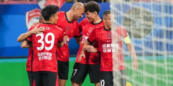 云开体育-重庆铜梁龙、辽宁铁人领跑积分榜，今年中超，轮到申花海港玩“逆袭”？|联赛|上海申花|上海海港|成都|蓉城_新浪新闻