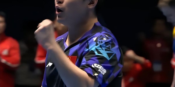 云开体育官网-恭喜！国乒21岁王牌复苏轰3-0：霸气握拳庆祝，王皓等到他觉醒
