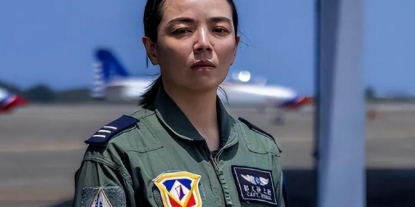 台军女飞行员郭文静：只要长官敢下令，我会毫不犹豫的击落歼20！